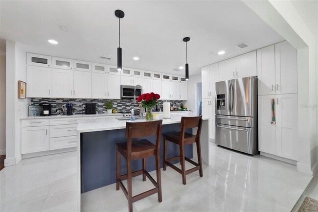 Building Photo - 5621 Lake Mary Jess Shores Ct