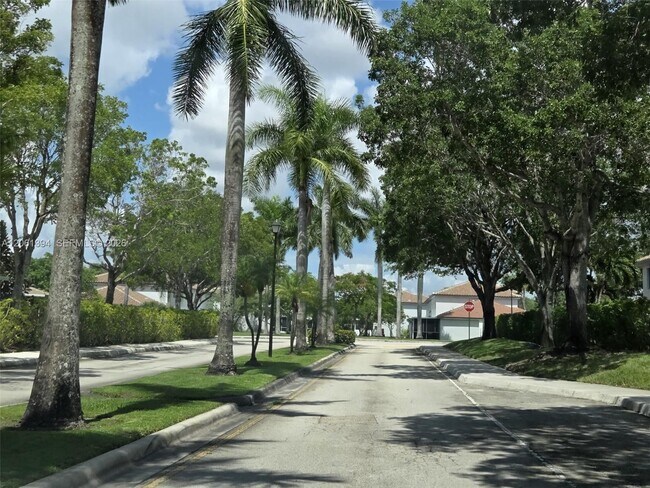 Foto del edificio - 20808 NW 1st St