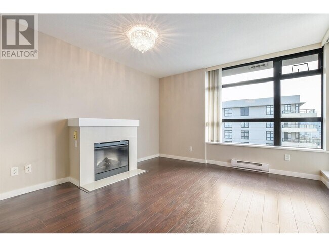 Photo du bâtiment - 8120-8120 Lansdowne Rd