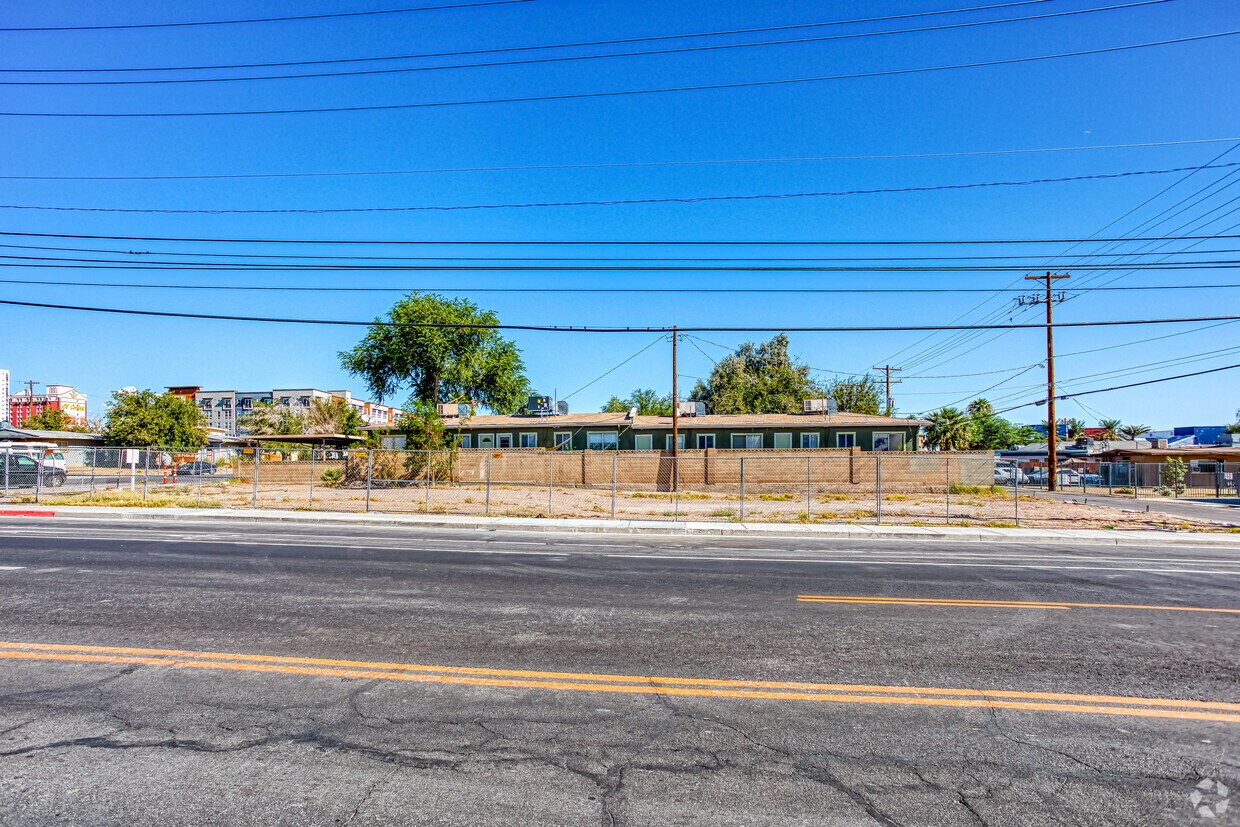 demolió 10/22 - 1000 E Bridger Ave
