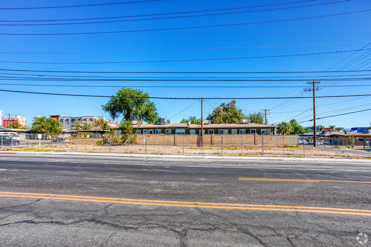 demolished 10/22 - 1000 E Bridger Ave