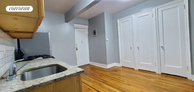 Foto del edificio - 2079 Wallace Ave