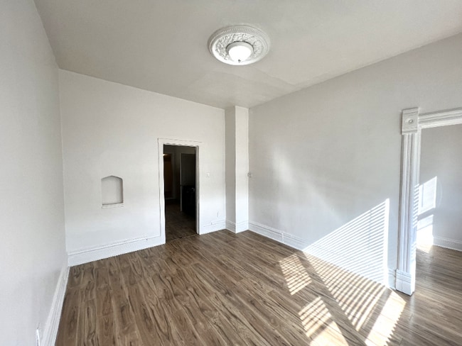 Building Photo - 5248 S Wells St