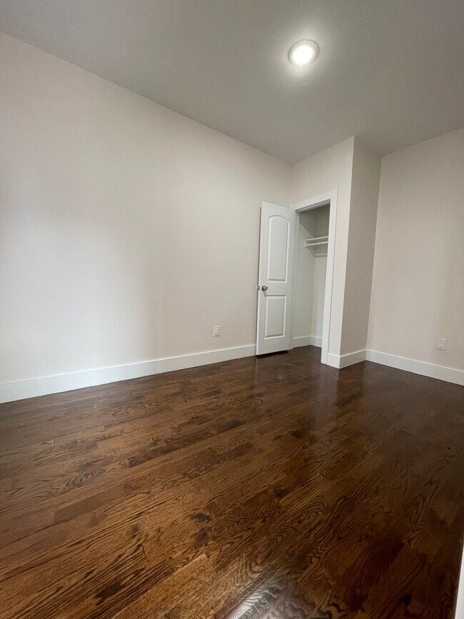 Unit 3R - 206 Bayview Ave