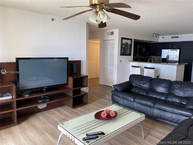 Foto del edificio - 19655 E Country Club Dr