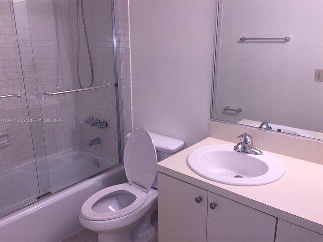 Foto del edificio - 10740 N Kendall Dr