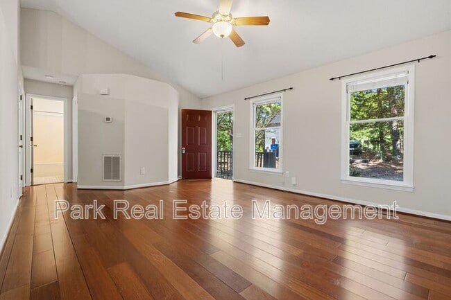 Photo - 106 Laura May Ln House