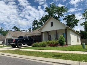 Building Photo - 368 Lake Breeze Dr