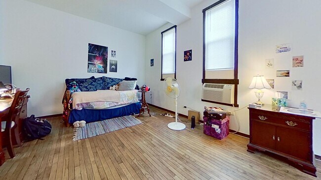 Foto del edificio - 2455 N Seminary Ave