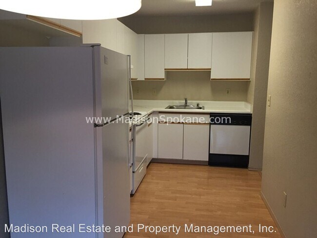 Foto del edificio - 10816-10820 E 3rd Ave