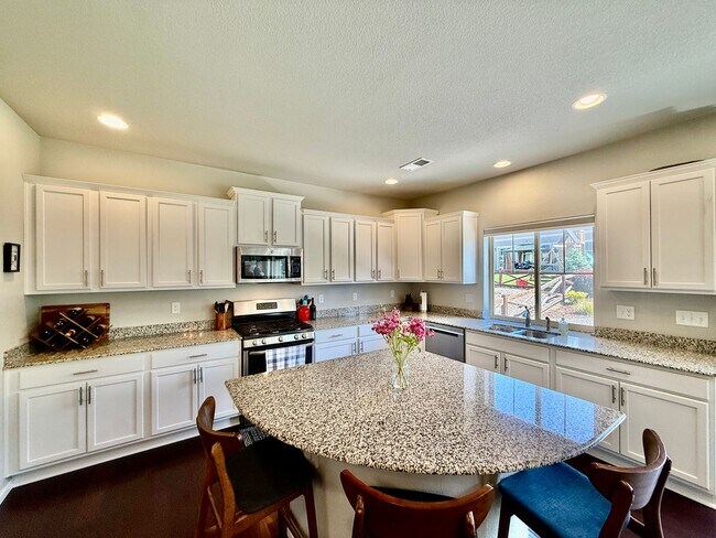 Building Photo - Stunning 3-Bed, 2.5-Bath Home in Banning Lewis Ranch