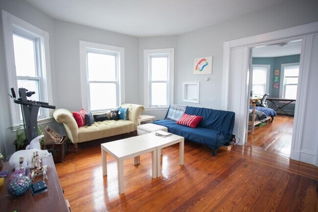 Foto del edificio - 173 Rindge Ave