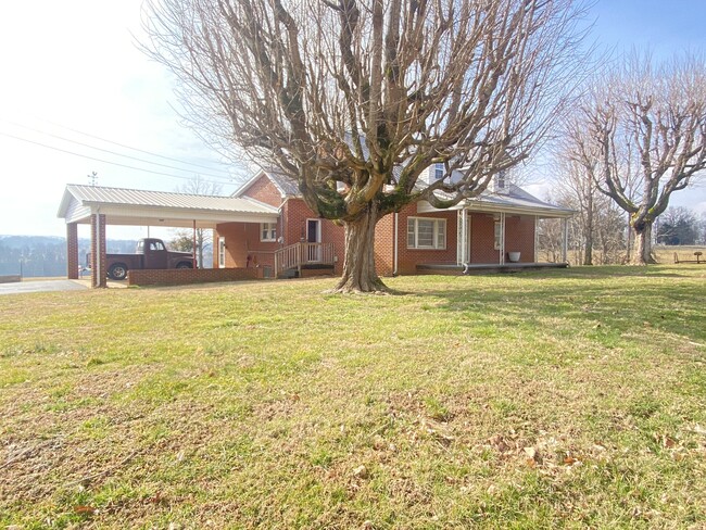 Building Photo - 7440 Mount Herman Rd