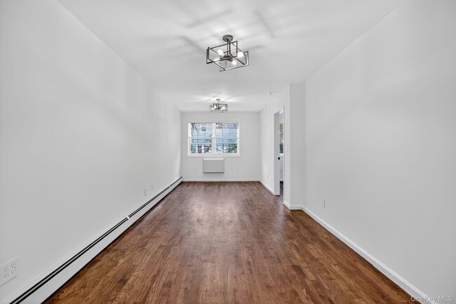 Building Photo - 596 E 164th St