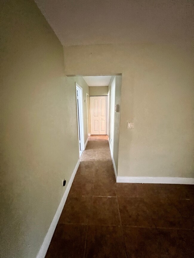 Building Photo - 2864