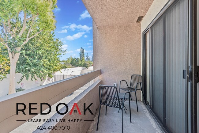 Foto del edificio - 7810 Topanga Canyon Blvd