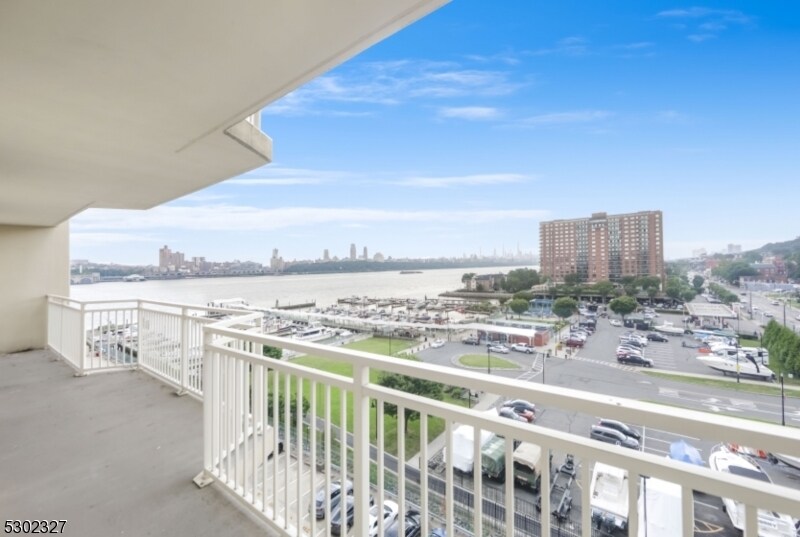 Foto principal - 1055 River Rd