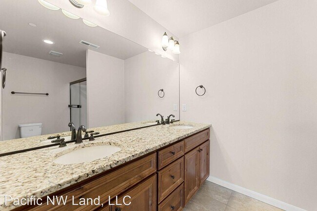 Building Photo - 3 br, 2.5 bath House - 3310 N 3rd St.