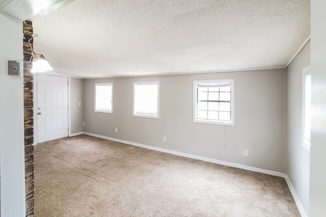 Building Photo - 2621 Myrtis Ln