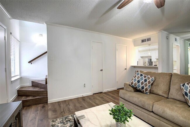 Foto del edificio - 12802 Midway Rd