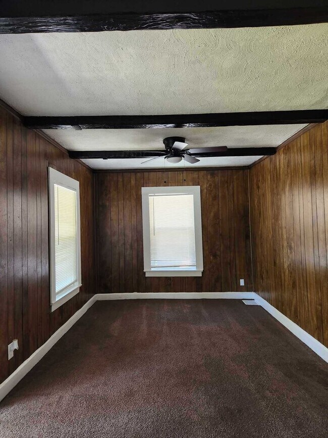 Building Photo - A beautiful, newly renovated 2 bed 1 bath!