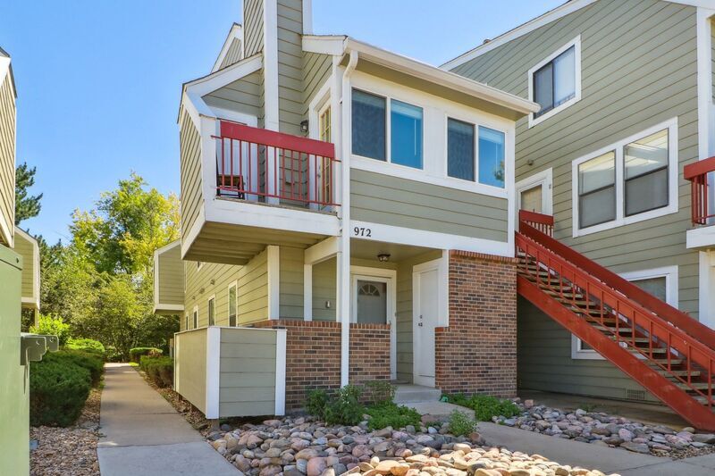 Primary Photo - 972 S Dearborn Way