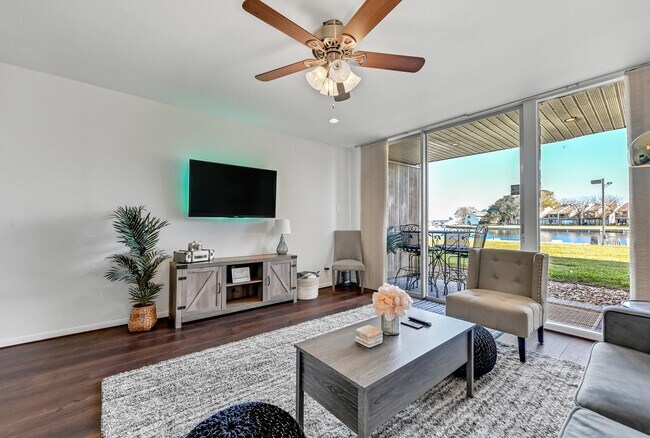 Foto del edificio - 12600 Melville Dr