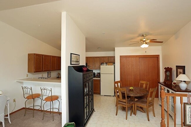 Building Photo - Cold Spring Villas