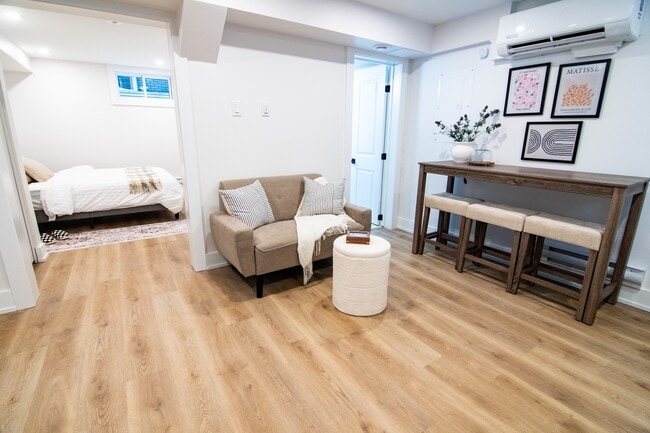 Building Photo - 142 Young St