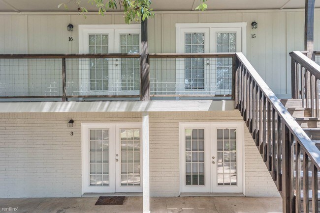 Foto del edificio - 3900 Old College Rd