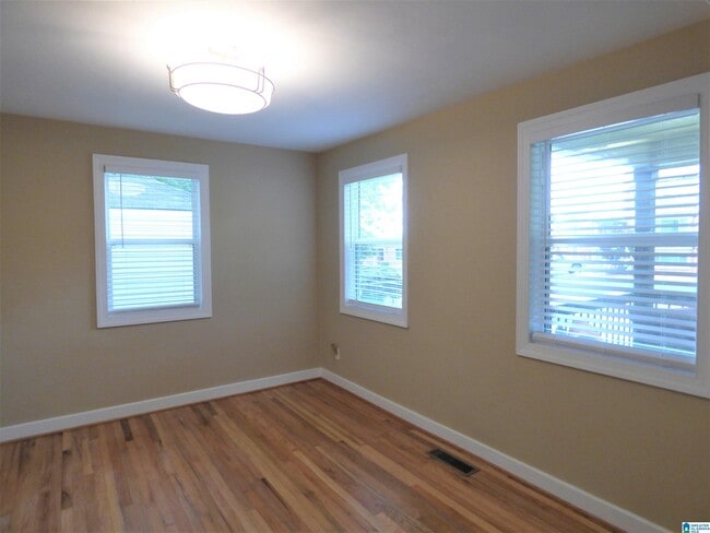 Building Photo - 725 9th Ave S