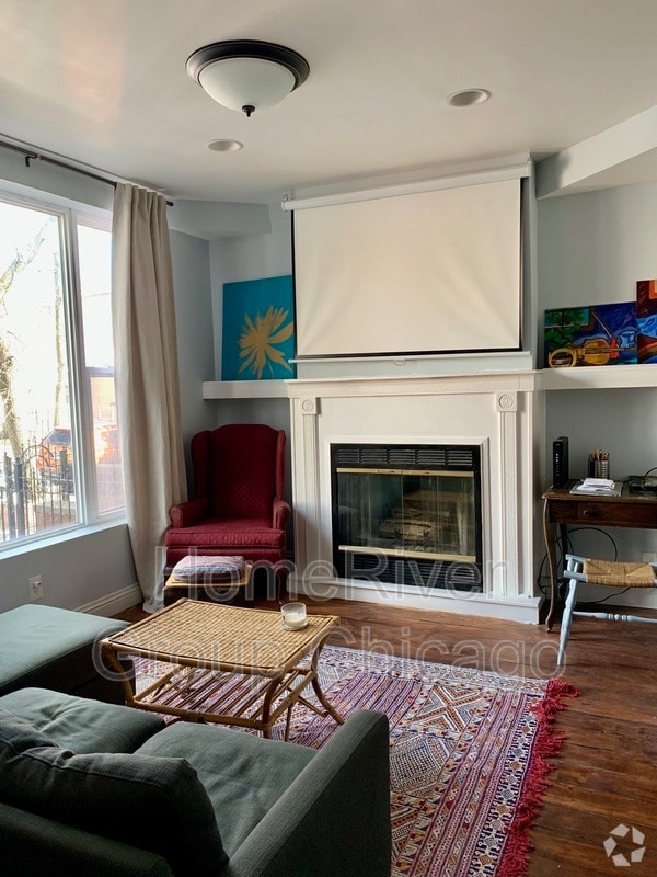 Building Photo - 1426 N Avers Ave