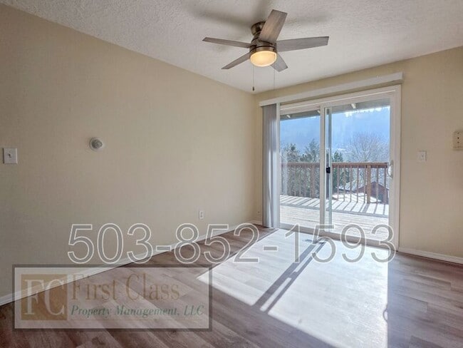 Building Photo - 298 SW Wallula Ave