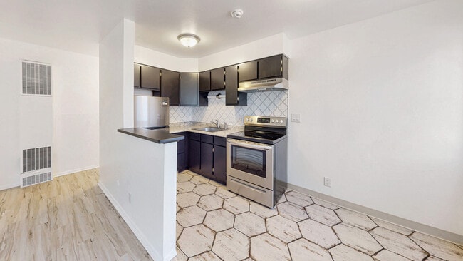 Interior Photo - 218 3rd St