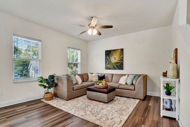 Foto del edificio - Walking distance to downtown Easley!