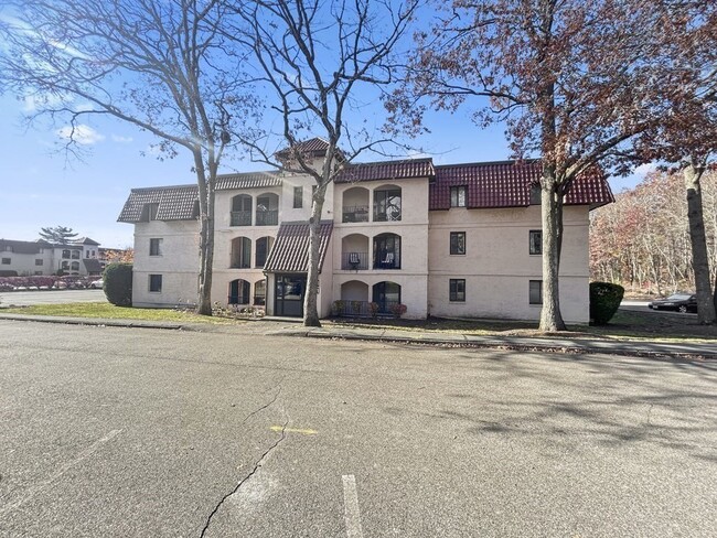 Building Photo - 685 Oak St