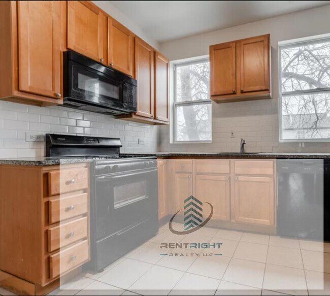 Building Photo - 3800 W Diversey Ave