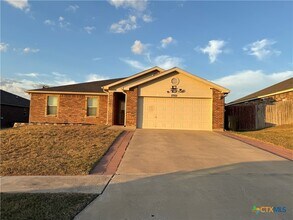 Building Photo - 2703 Tara Dr