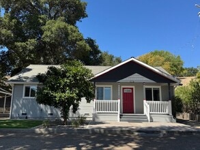 Building Photo - 2462 Cielo Vista Rd
