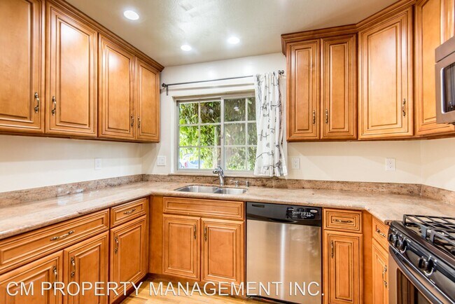 Foto del edificio - 2 br, 2 bath House - 334 Escuela Avenue