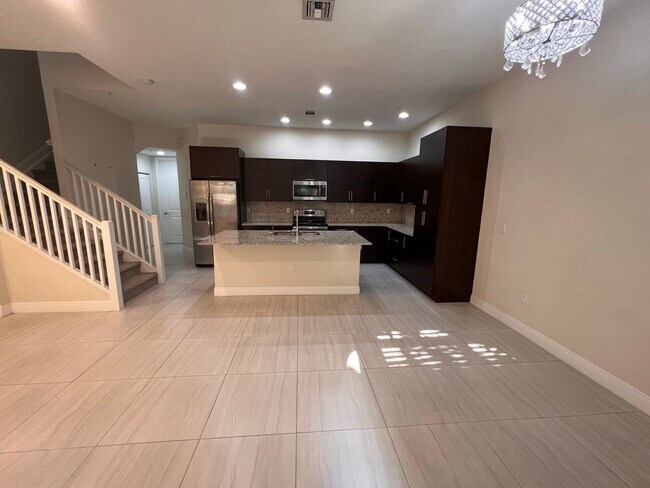 Foto del edificio - Beautiful 3 Bedroom Townhome in Centra Falls West