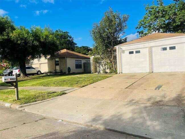 Building Photo - 8907 Kindlewood Dr