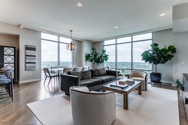 Living Area + Dining Area - 4242 Broadway