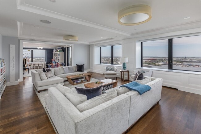 Building Photo - Penthouse Unit looking over the Harbor.... Sept 1st Move in