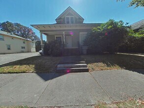 Building Photo - 229 NW 9th St