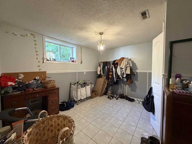 Building Photo - Apartment for Rent