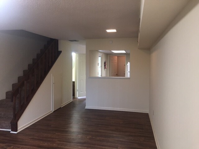 Foto del edificio - 200 Woody Rd