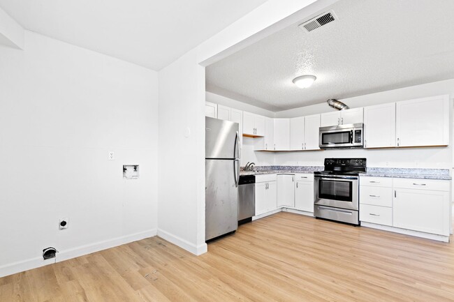 Building Photo - 1328 S Coffman St