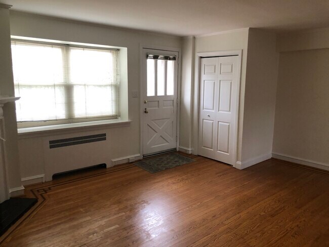 Foto del edificio - 246 Stoneway Ln