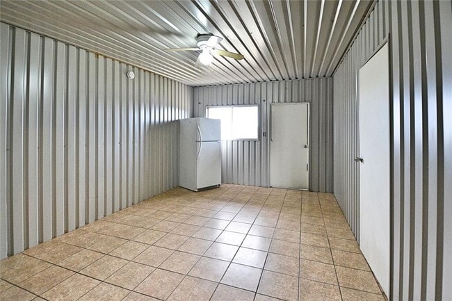 Building Photo - 128 E Zipp Rd